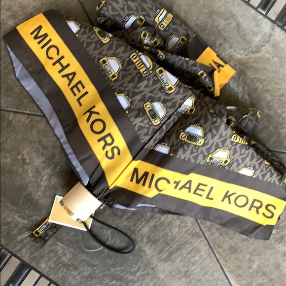 MICHAEL KORS NEW YORK CITY SM COMPACT UMBRELLA - Picture 8 of 16